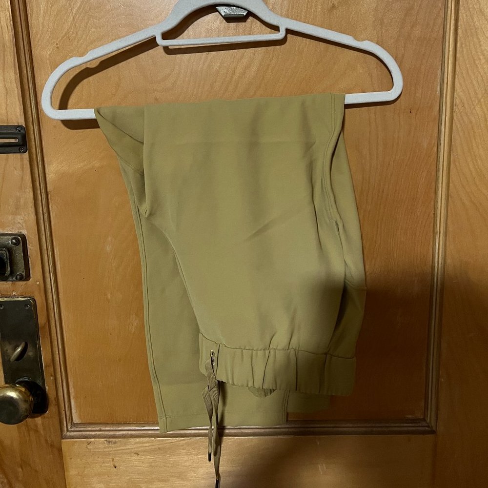 Lululemon Athletica - Mustard Colored Joggers -  Women Size 8